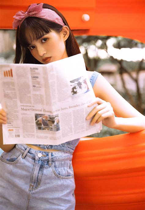 翟晓川今天参加阅兵仪式戴北京青年榜样奖章和首钢劳动模范奖章